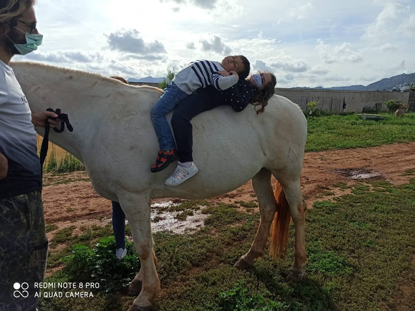 Niños a lomos del caballo