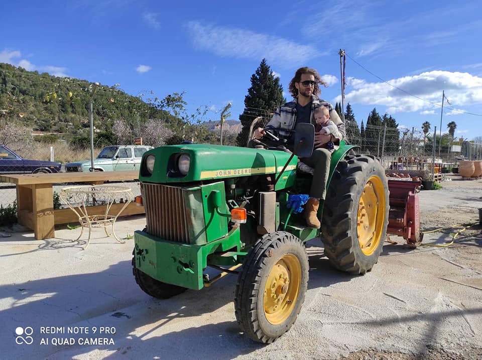 Paseo en tractor por el campo del rancho